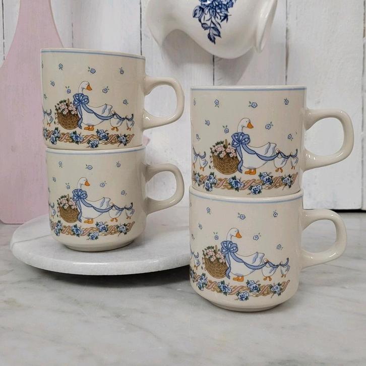 4 vintage mokken met ganzen, Huis en Inrichting, Keuken | Servies, Zo goed als nieuw, Kop(pen) en/of Schotel(s), Overige stijlen