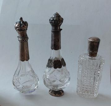 3 parfum flesjes met zilveren hals en dop. beschikbaar voor biedingen