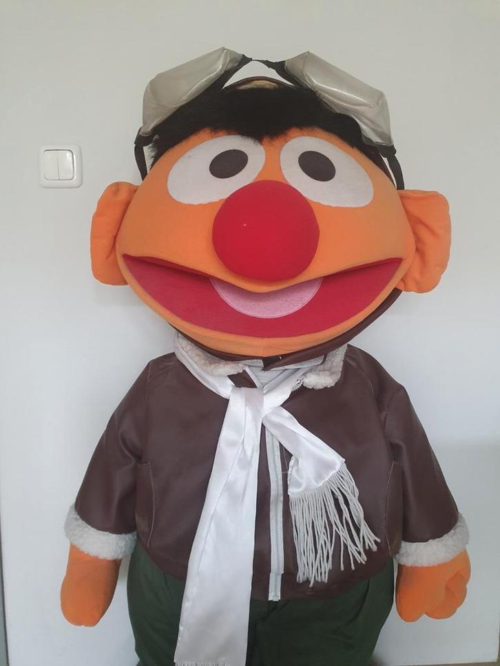 Uniek Ernie Piloot Leren pak m bril 1.20m hoog Sesamstraat, Kinderen en Baby's, Kinderkamer | Inrichting en Decoratie, Zo goed als nieuw