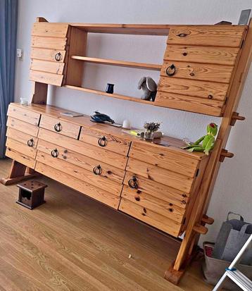 Vintage brutalist pine wandkast zware kwaliteit jaren 60  beschikbaar voor biedingen