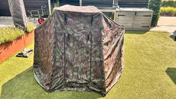 Camo bivvy. Paraplu 4 stokken en overwrap beschikbaar voor biedingen