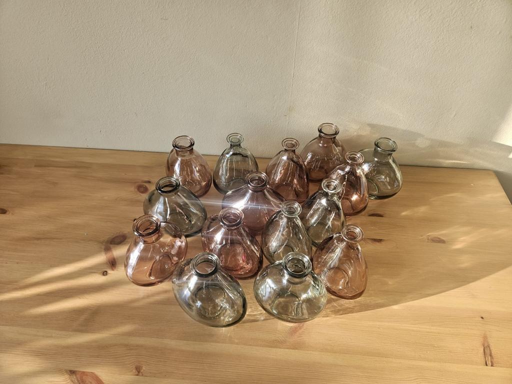 Set van 15 kleine roze/groene vaasjes, Ophalen of Verzenden, Zo goed als nieuw, Groen