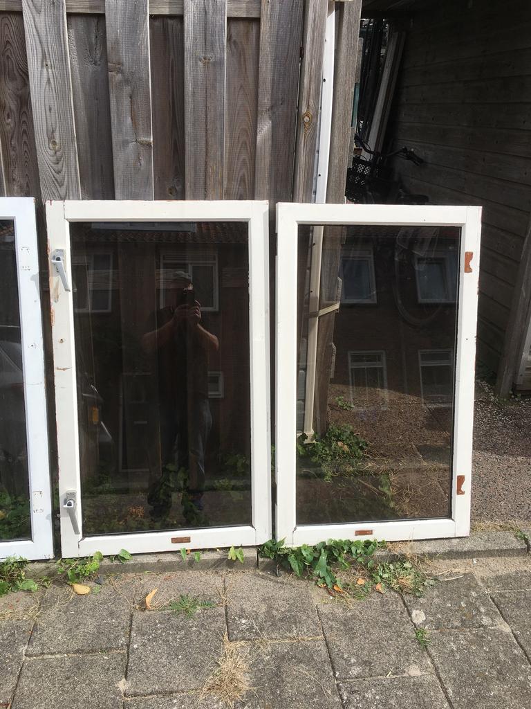 Harhouten ramen met dubbelglas 40 euro per stuk ( 2 stuks ), Doe-het-zelf en Verbouw, Glas en Ramen, Ophalen, Gevelraam of Ruit