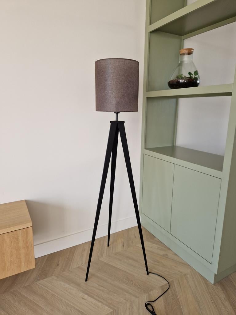 Vloerlamp Zuiver Zwart - met lampenkap van Light and Living, Huis en Inrichting, Lampen | Vloerlampen, Ophalen, Modern, Industrieel