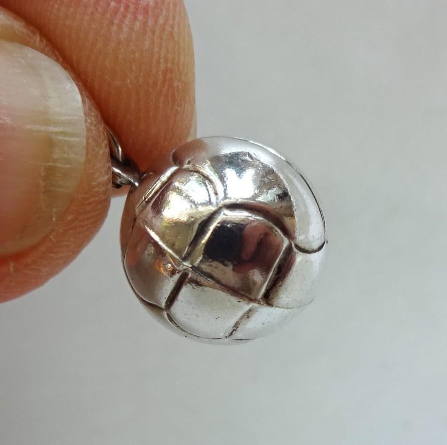 Vintage zilveren bedel / hangertje: voetbal, Sieraden, Tassen en Uiterlijk, Antieke sieraden, Ophalen of Verzenden, Zilver, Hanger