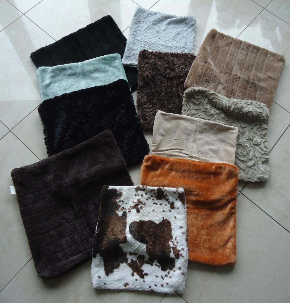 Elf kussenslopen van imitatiebont (in diverse kleuren)., Ophalen of Verzenden, Zo goed als nieuw, Overige kleuren, Vierkant