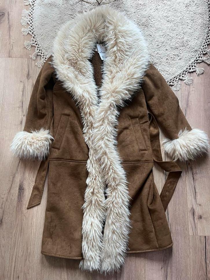 Stradivarius suède fluffy jas, Kleding | Dames, Jassen | Winter, Zo goed als nieuw, Maat 36 (S), Bruin, Ophalen of Verzenden