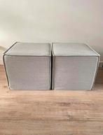 Twee lichtgrijze zitkubussen, poefen, Ophalen, Minder dan 50 cm, Zo goed als nieuw, Stof