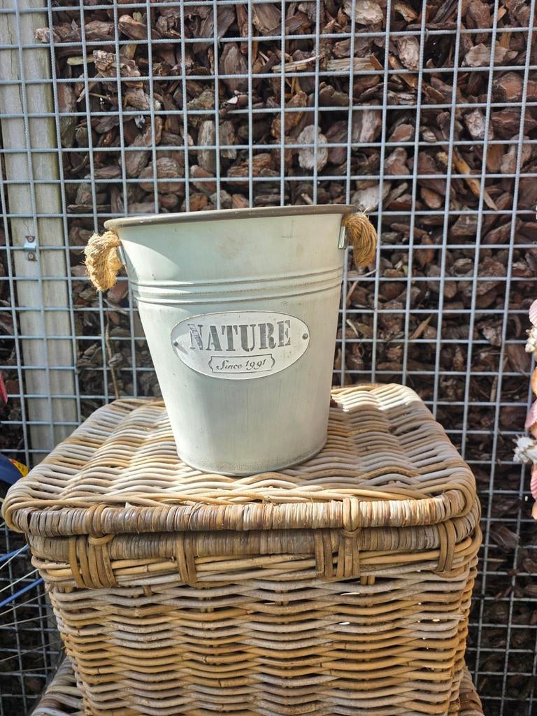 Bloempot Intratuin, nieuw, Tuin en Terras, Bloempotten, Rond, Nieuw, Ophalen of Verzenden, Metaal