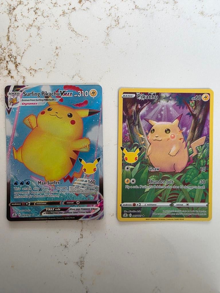 Pokémon Celebrations: Surfing Pikachu VMAX & Pikachu Kaarten, Ophalen of Verzenden, Zo goed als nieuw, Meerdere kaarten, Foil
