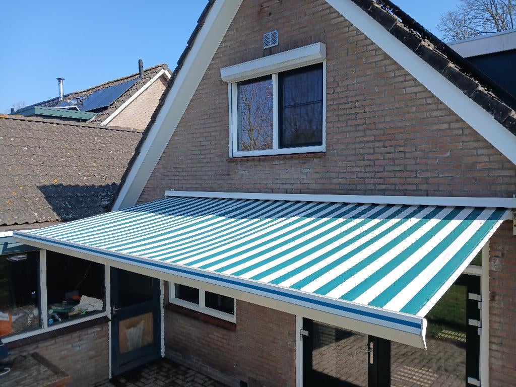 Zonnescherm 500 x 250 elektrisch bedient, uitstekende staat, Ophalen, 450 cm of meer, Elektrisch, Zo goed als nieuw