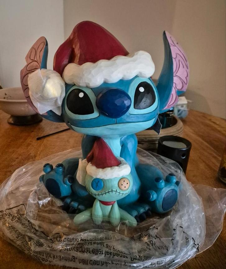 big fig Stitch Kerstbeeld met Scrump - Jim Shore, Verzamelen, Disney, Zo goed als nieuw, Beeldje of Figuurtje, Overige figuren