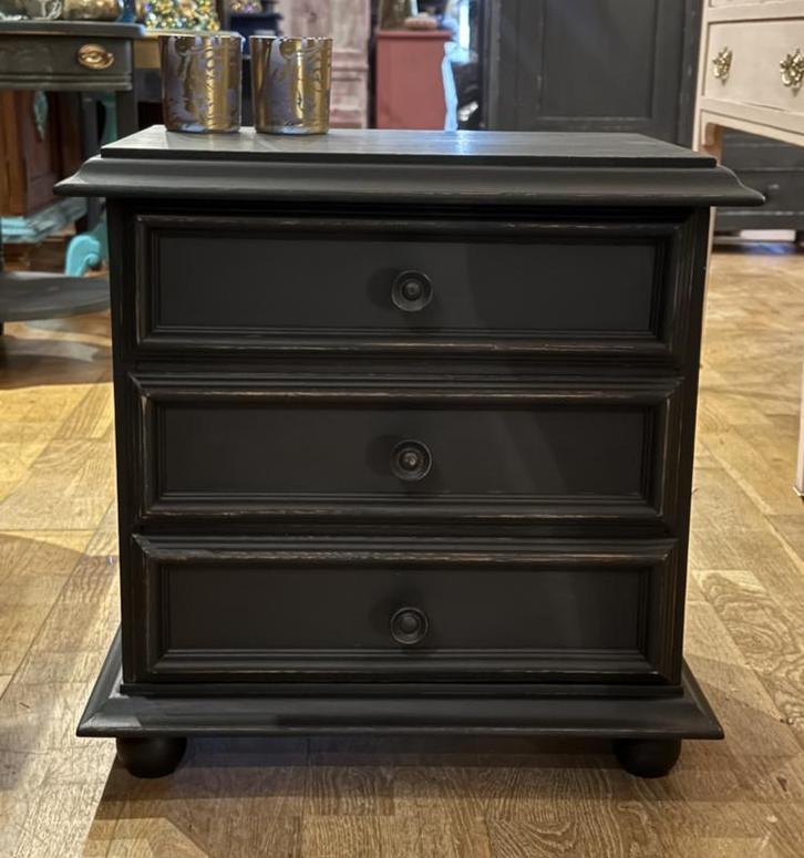 Klein oud ladekastje, stoer zwart kastje, nachtkastje VdlM, Huis en Inrichting, Kasten | Ladekasten, Zo goed als nieuw, Minder dan 100 cm