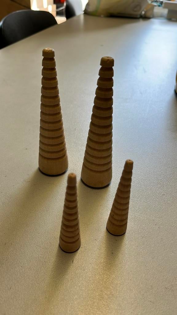 Houten kegels, 12,5cm en 7,5cm, Hobby en Vrije tijd, Ophalen, Fantasie, Hout, Zo goed als nieuw