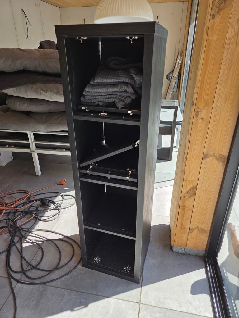 4 vaks lalax kast bruin/ zwart met deurtjes, Huis en Inrichting, Woonaccessoires | Cd- en Dvd-rekken, Ophalen, Hout, Cd's