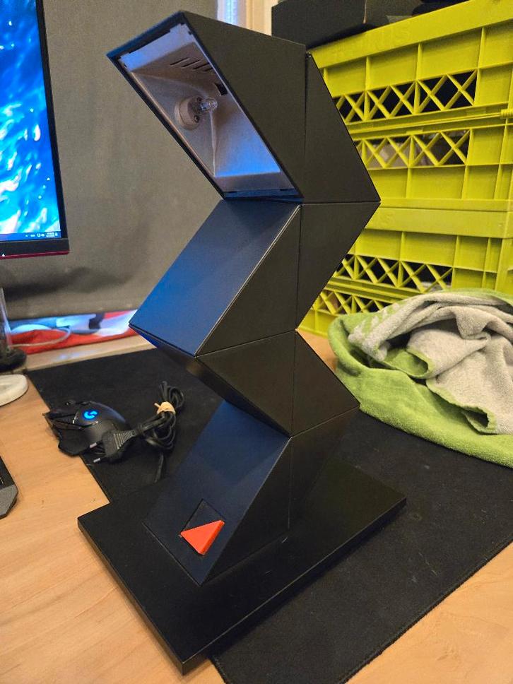 Zig Zag tafel Lamp ontwerp door Shui L.D. Chan 1988 Massive, Huis en Inrichting, Lampen | Tafellampen, Gebruikt, Minder dan 50 cm