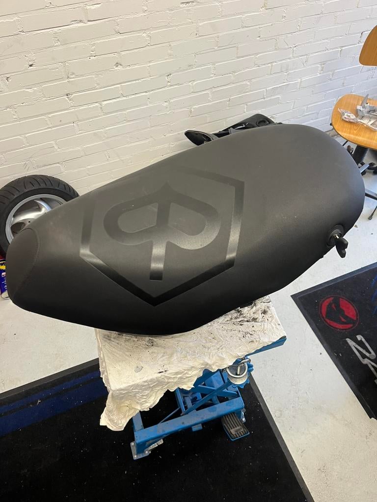 Zip sp 2000 zadel. Met buddy en sleutel., Motoren, Ophalen of Verzenden