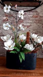 Decoratieve zwarte pot met magnolia kunstbloemen, Ophalen of Verzenden