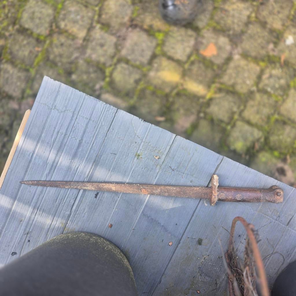 Oud oorlogsmes / bajonet voor geweer - Bodemvondst, Verzamelen, Militaria | Algemeen, Ophalen of Verzenden, Landmacht, Overige gebieden
