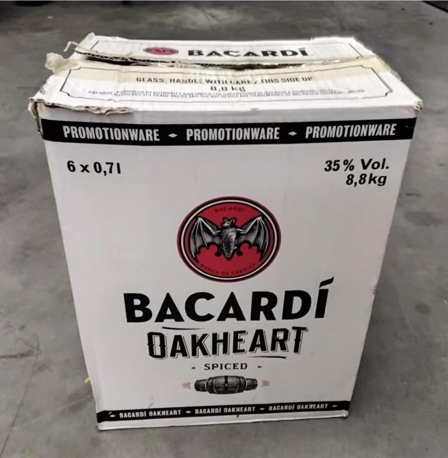 12x Bacardi glazen en 4 bierpullen Bacardi Oakheart, nieuw!, Verzamelen, Ophalen, Nieuw, Overige typen