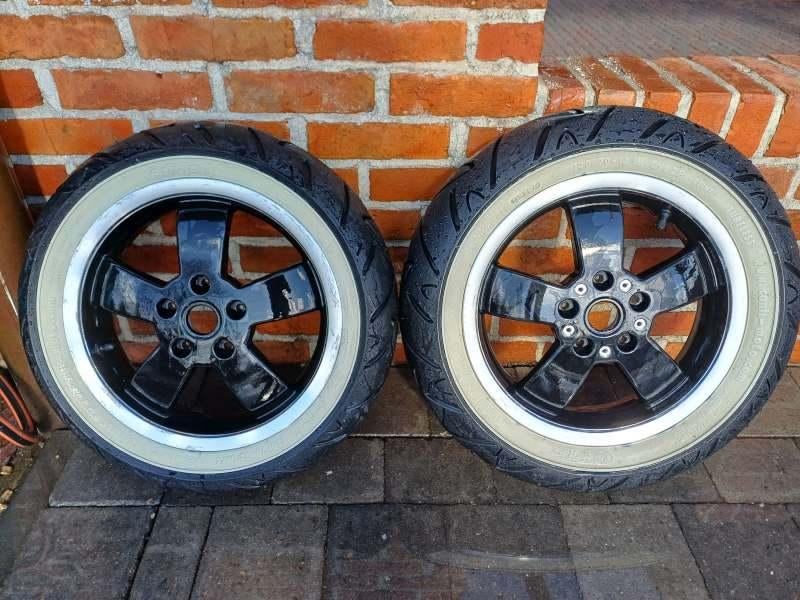 Vespa GTS velgen met nieuw white wall banden, Motoren, Tuning en Styling, Ophalen