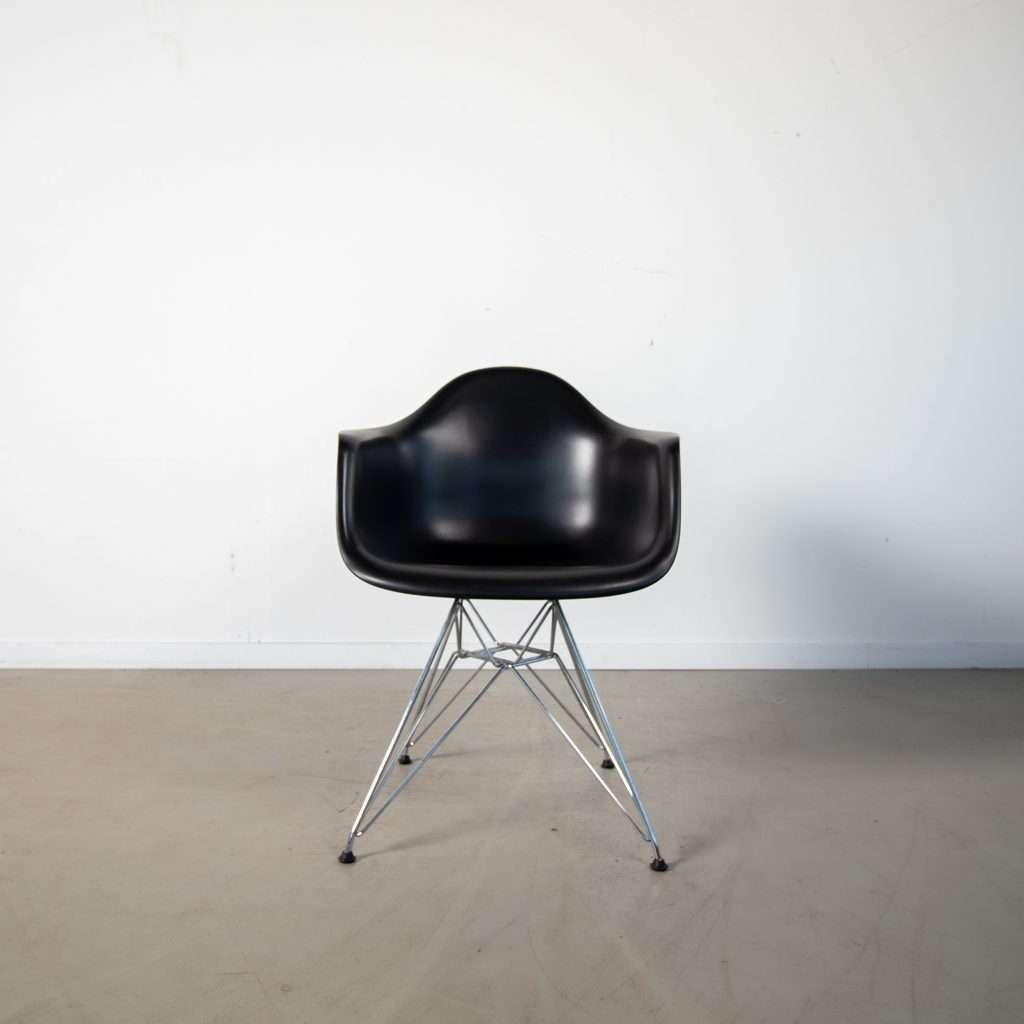 4x Vitra Eames DAR Stoel Zwart