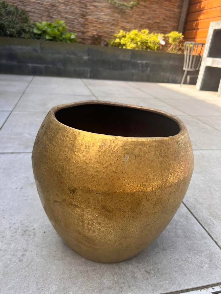 Mooie gouden bloempot, Tuin en Terras, Bloempotten, Ophalen, Rond, Binnen, Zo goed als nieuw
