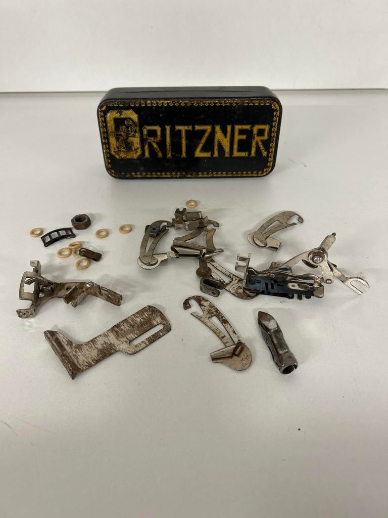 Antieke Gritzner Naaimachine Onderdelen in Doosje, Ophalen of Verzenden