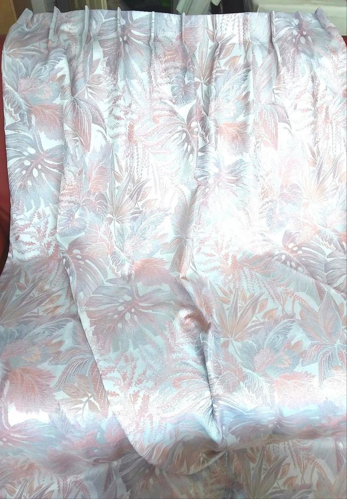 2 Gordijnen van 180 cm hoog en elk 80 cm breed, Huis en Inrichting, Stoffering | Gordijnen en Lamellen, Zo goed als nieuw, 150 tot 200 cm