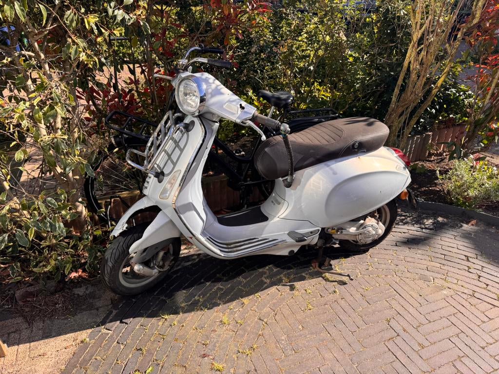 Vespa Primavera schade WOK 2016, Ophalen, Vespa