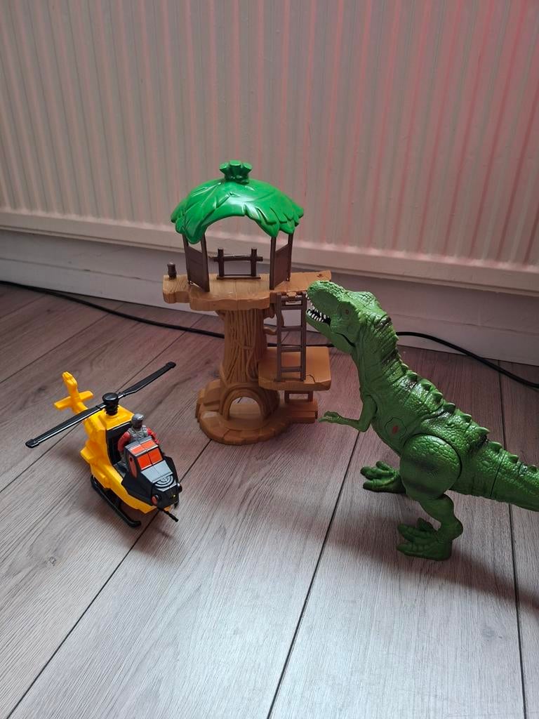 Dino Speelset met Helikopter en Boomhut licht en geluid, Ophalen of Verzenden, Gebruikt, Jongen of Meisje