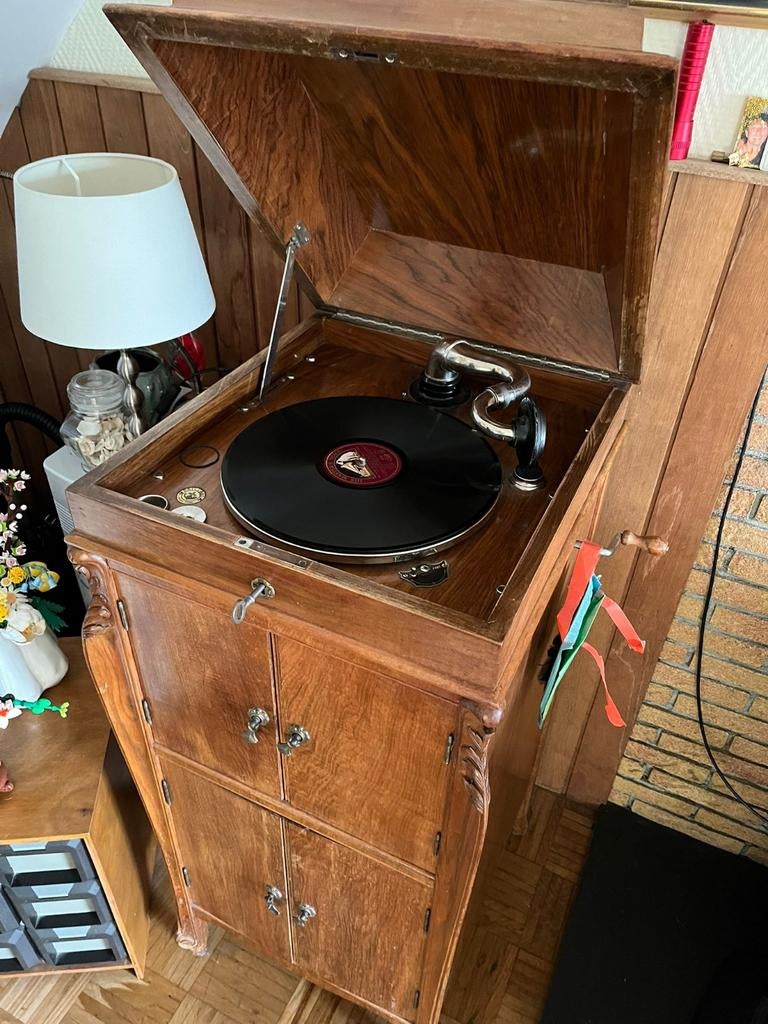 Antieke platenspeler met kast en platenopslag, Ophalen, Gebruikt, Platenspeler, Overige merken