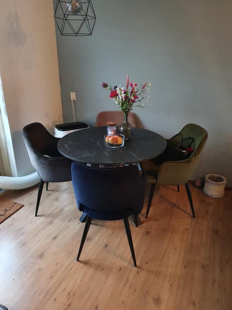 IKEA tafel - Rond, zwart marmerlook, Huis en Inrichting, Ophalen, Modern, industrieel, Overige materialen, Rond