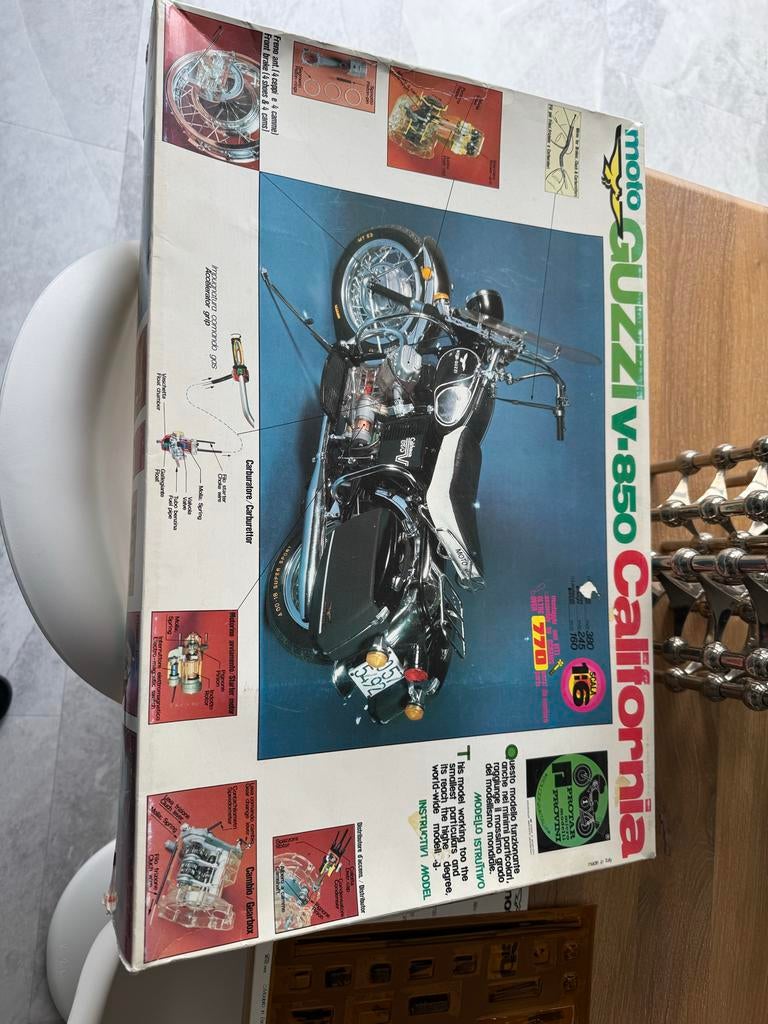 Moto Guzzi V-850 California modelbouw zeldzaam, deels gebouw, Hobby en Vrije tijd, Modelbouw | Auto's en Voertuigen, Overige merken