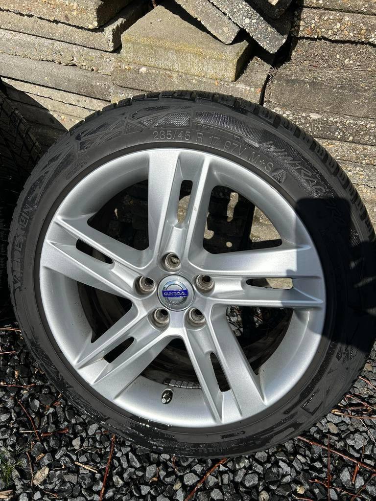 Originele Volvo Sadia 17 inch velgen, Auto-onderdelen, Banden en Velgen, Ophalen, Gebruikt, Banden en Velgen, 17 inch
