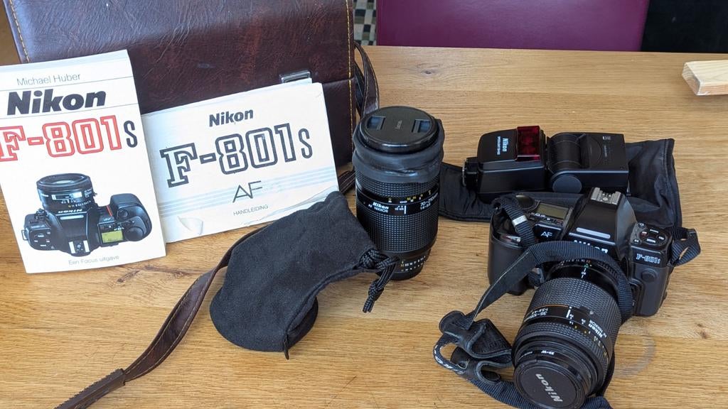 Nikon F-801s Analoge Set met 2 Lenzen, Flitser & Tas, Audio, Tv en Foto, Fotocamera's Analoog, Ophalen of Verzenden, Gebruikt