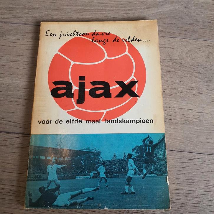 Ajax Landskampioen Boek 1966-1967 - Met Cruijff, Boeken, Sportboeken, Gelezen, Balsport, Ophalen of Verzenden