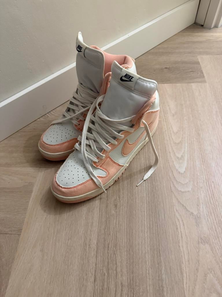 Nieuwe Nike Dunk High 1985 Vintage - Zalmroze/Wit, Nieuw, Ophalen of Verzenden, Sneakers of Gympen, Roze