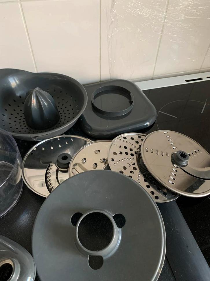 Complete Kenwood Keukenmachine met Diverse Accessoires, Witgoed en Apparatuur, Keukenmixers, Gebruikt, 1 tot 2 liter, 3 snelheden of meer