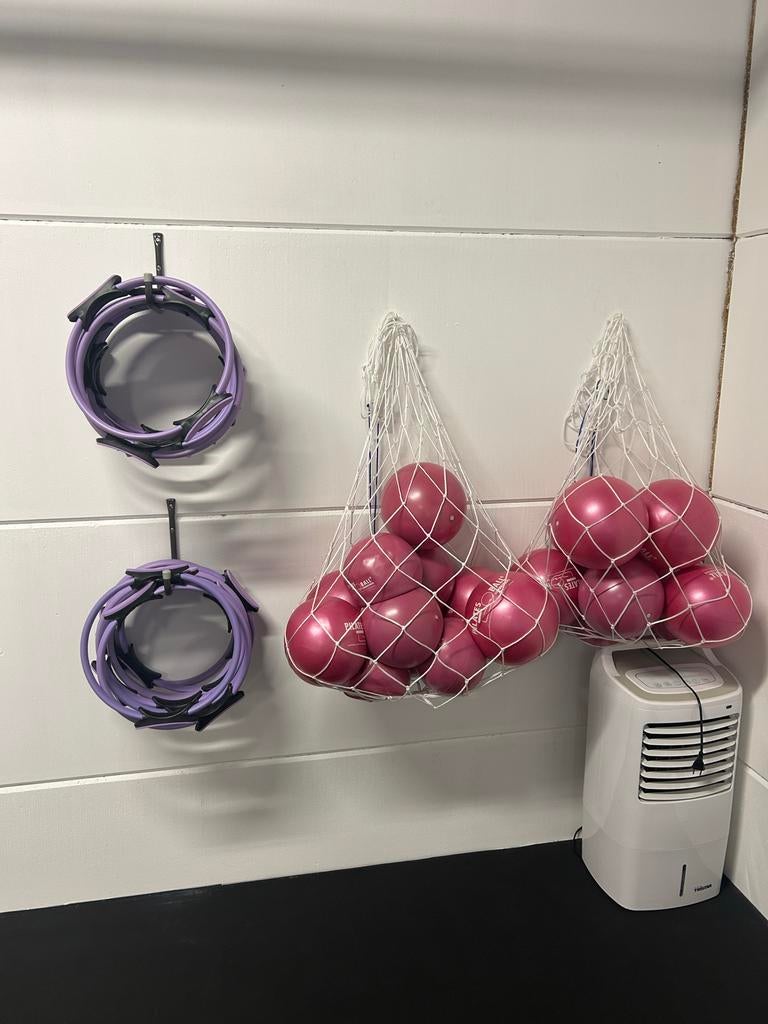 Pilates set: 22 ballen en 19 ringen, Sport en Fitness, Ophalen, Gebruikt, Yoga-accessoire