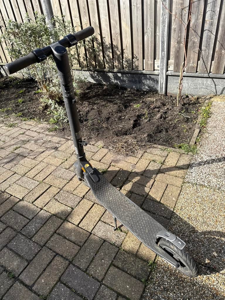 Ninebot elektrische step - 20 km/u, incl. oplader, Fietsen en Brommers, Steps, Ophalen of Verzenden, Gebruikt, Elektrische step (E-scooter)