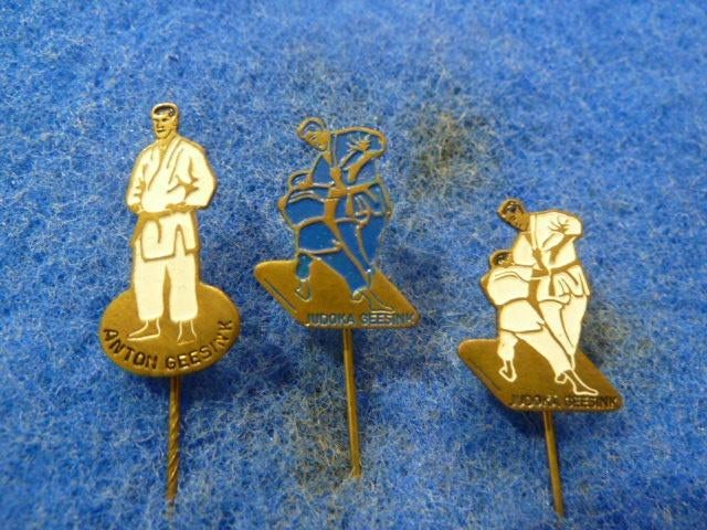 Speldjes 3 x Anton Geesink, Verzamelen, Ophalen of Verzenden, Zo goed als nieuw, Overige onderwerpen