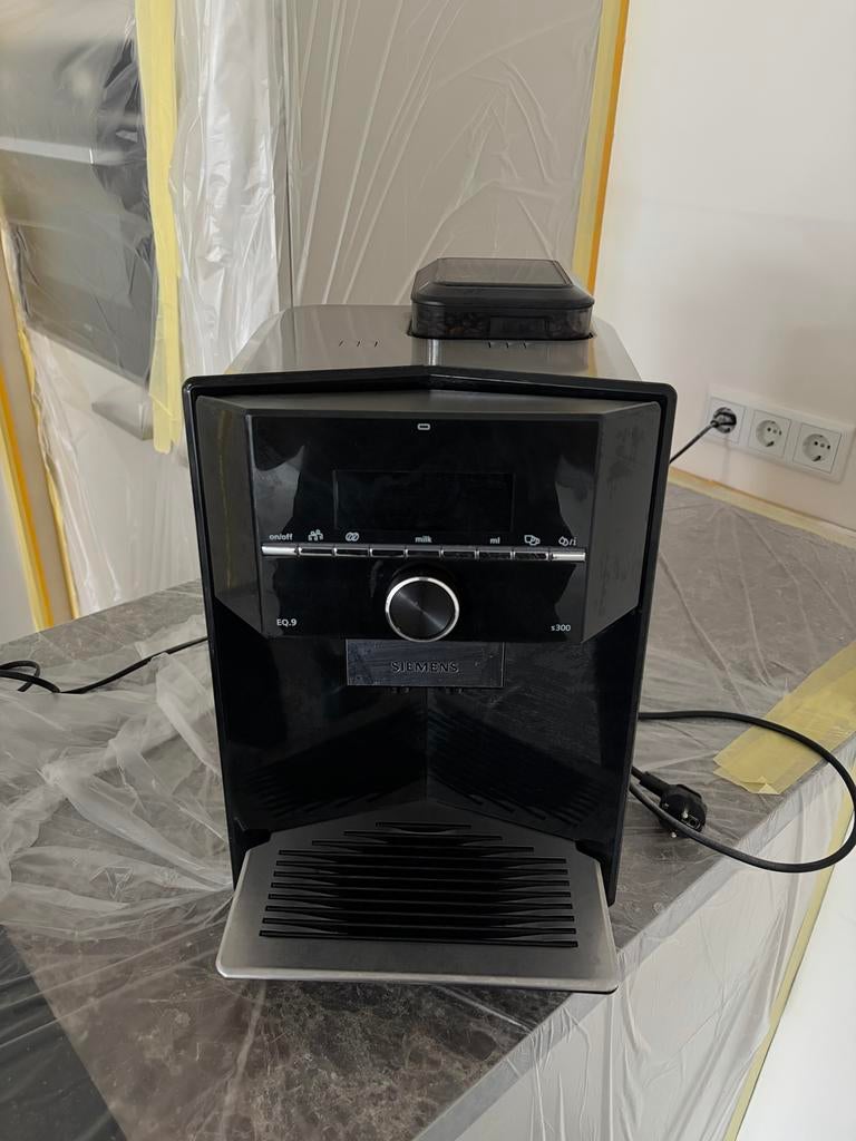 Siemens EQ.9 s300 Koffieautomaat - Volautomatisch, Witgoed en Apparatuur, Koffiezetapparaten, Zo goed als nieuw, Koffiebonen, Koffiemachine