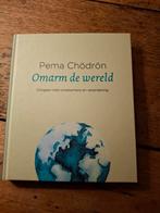 Pema Chödrön - Omarm de wereld, Boeken, Ophalen of Verzenden, Zo goed als nieuw, Pema Chödrön