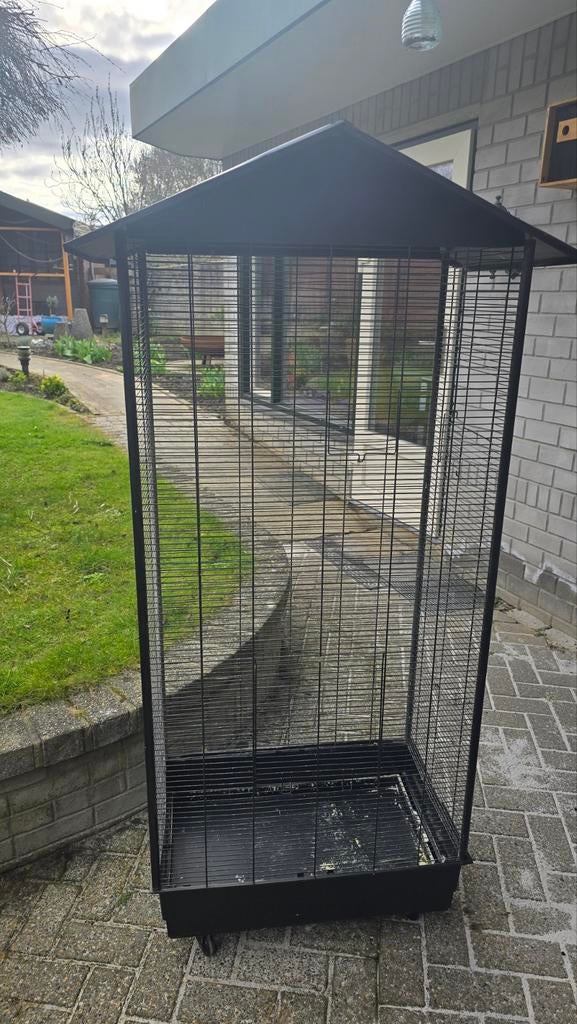 Grote vogelkooi op wieltjes, Ophalen, Gebruikt, Metaal, Vogelkooi
