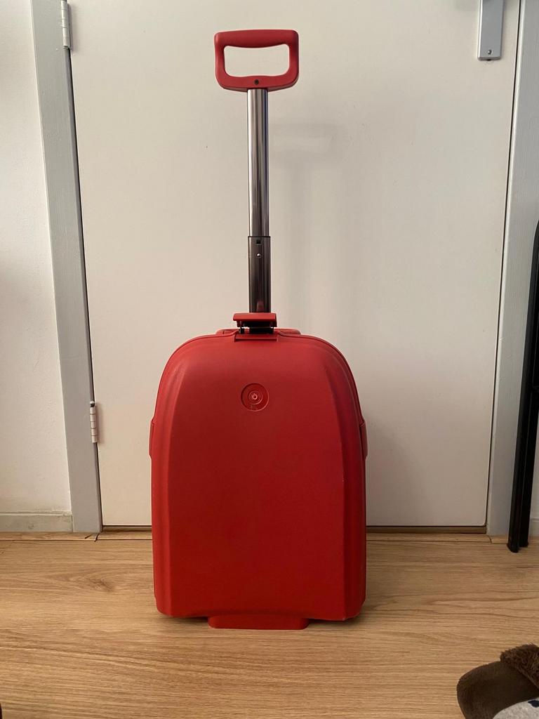 Rode kinderkoffer met uitschuifbare handgreep en wieltjes, 40 tot 60 cm, Gebruikt, 20 tot 30 cm, Ophalen of Verzenden