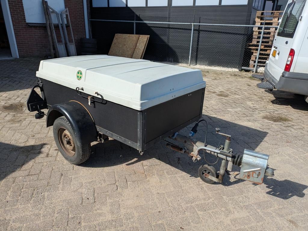 Gesloten aanhanger, Ophalen