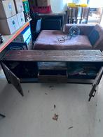 Houten kast met rvs metaal, Ophalen