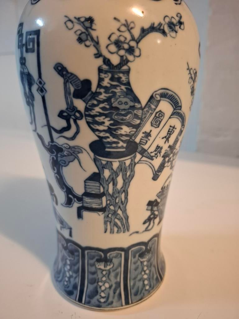 Antieke Chinese Blauw-Witte Vaas met Scènes, Ophalen of Verzenden