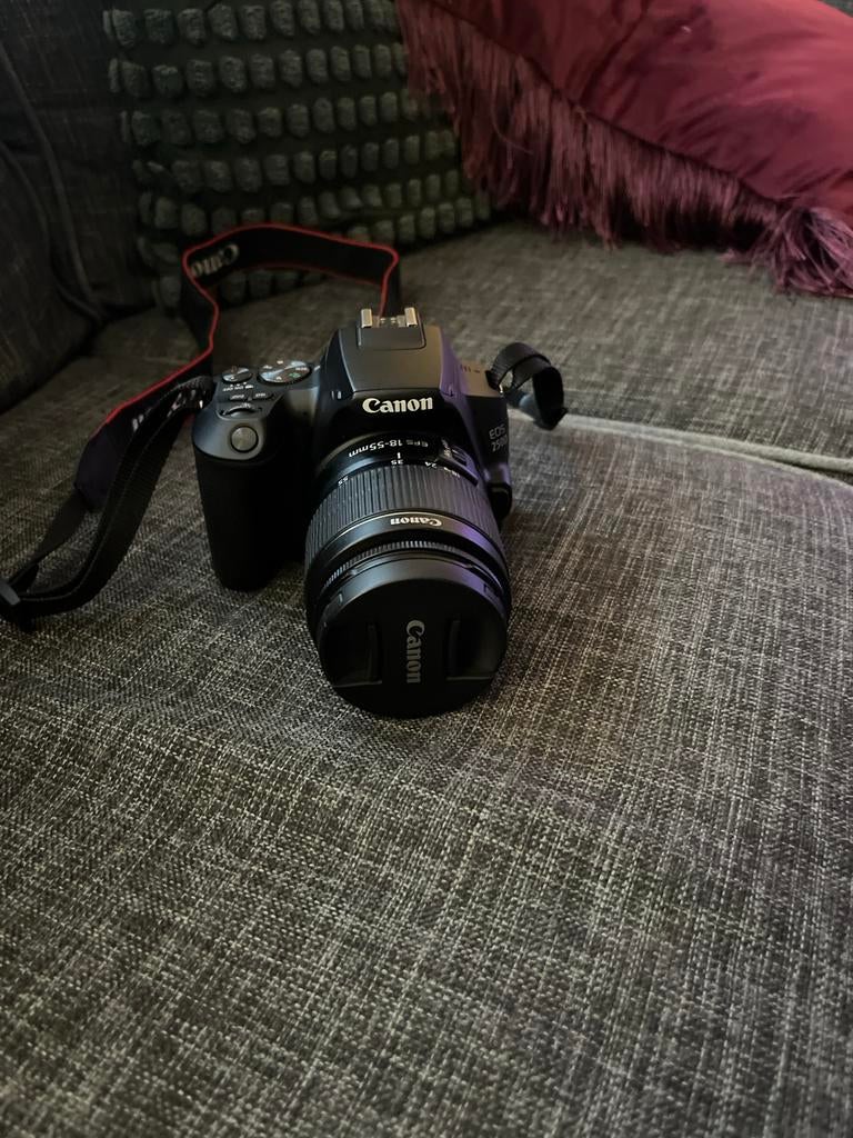 Canon EOS 250D DSLR Camera met EF-S 18-55mm lens, Ophalen, Spiegelreflex, Canon, Zo goed als nieuw